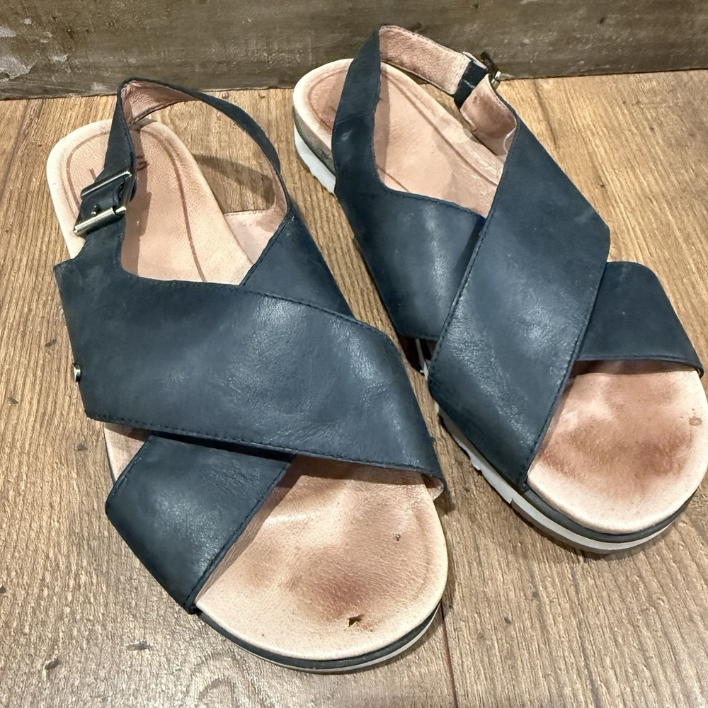 UGG Kamile Crossed Straps Womens 9.5  Black Leather Sandals Shoes Buckle 1092259